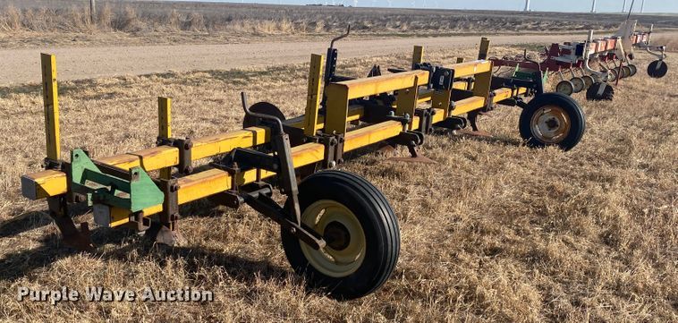 image for item DL1279 Row crop cultivator