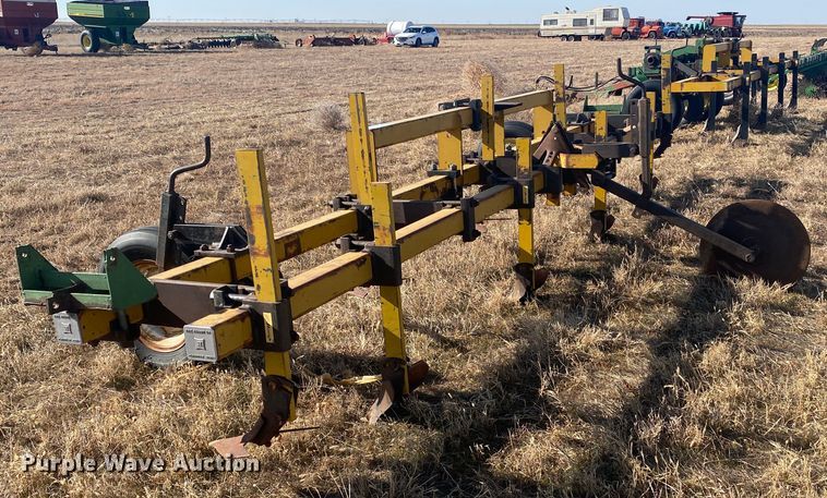 image for item DL1279 Row crop cultivator