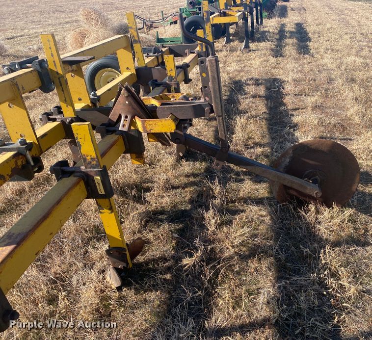 image for item DL1279 Row crop cultivator