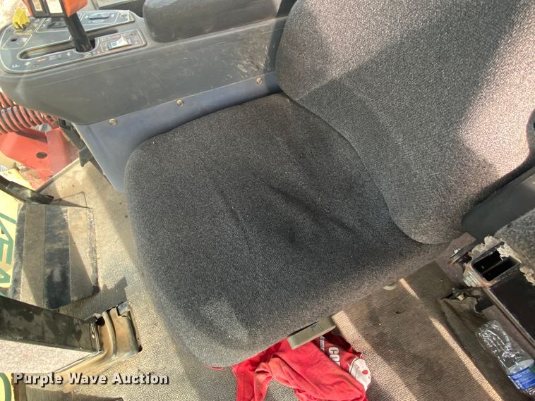 image for item DL1286 2001 New Holland HW320  windrower