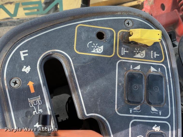 image for item DL1286 2001 New Holland HW320  windrower