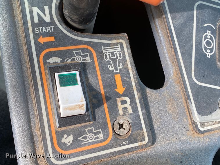 image for item DL1286 2001 New Holland HW320  windrower