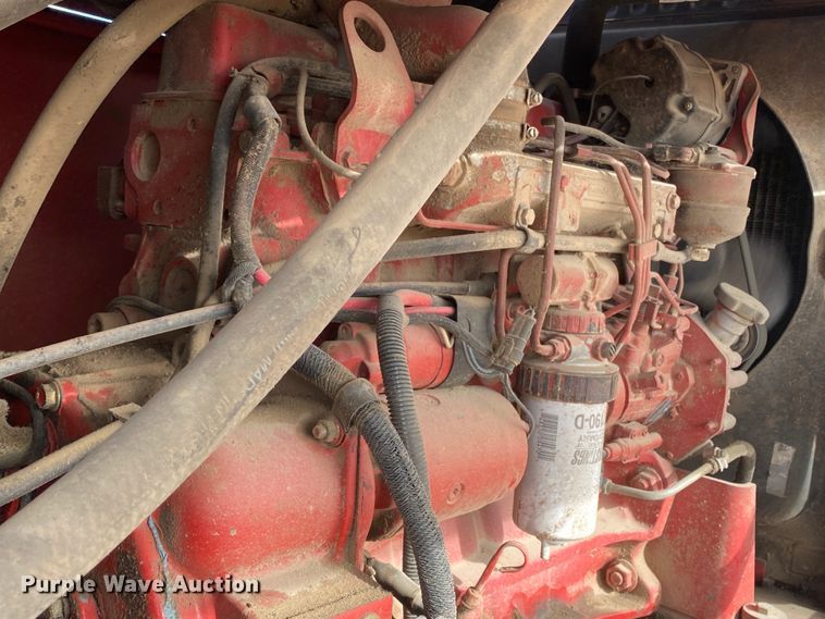 image for item DL1286 2001 New Holland HW320  windrower