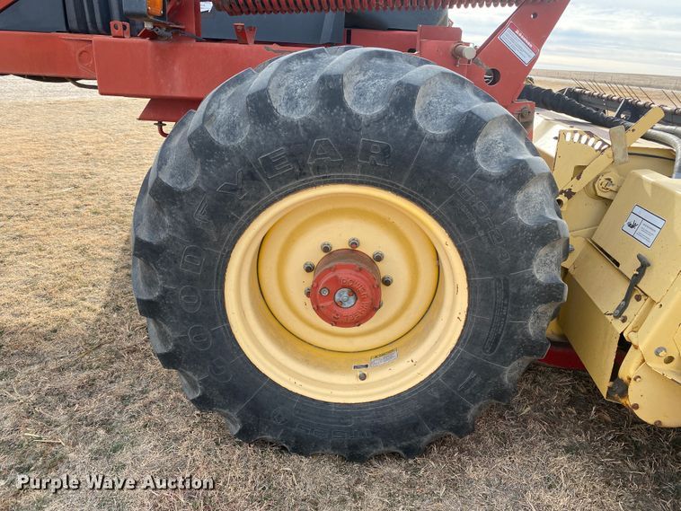 image for item DL1286 2001 New Holland HW320  windrower