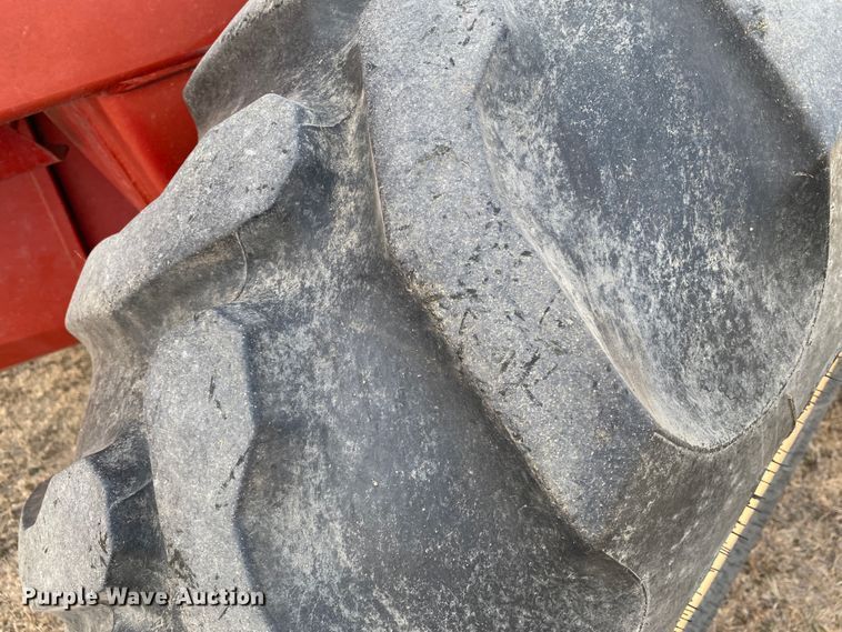 image for item DL1286 2001 New Holland HW320  windrower