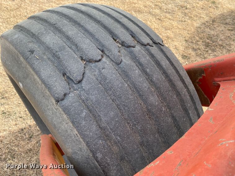 image for item DL1286 2001 New Holland HW320  windrower