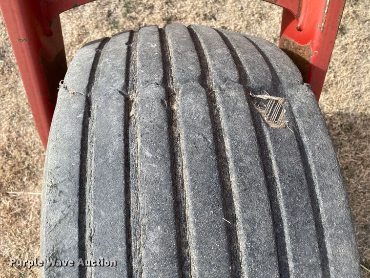 image for item DL1286 2001 New Holland HW320  windrower