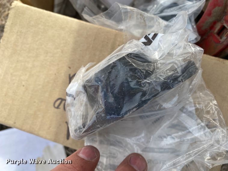 image for item DL1286 2001 New Holland HW320  windrower