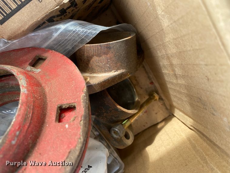 image for item DL1286 2001 New Holland HW320  windrower