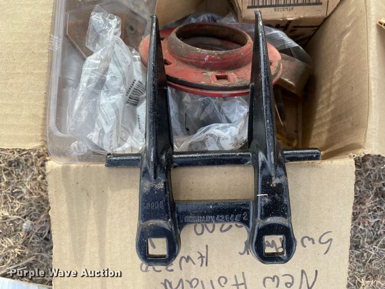 image for item DL1286 2001 New Holland HW320  windrower