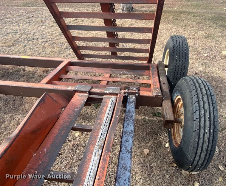 image for item DL1286 2001 New Holland HW320  windrower