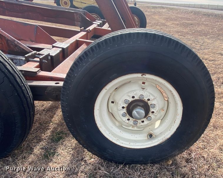 image for item DL1286 2001 New Holland HW320  windrower