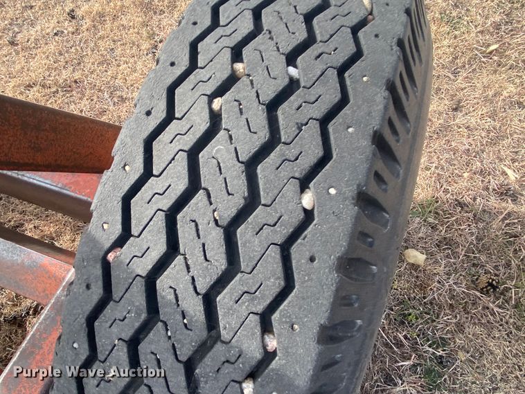 image for item DL1286 2001 New Holland HW320  windrower