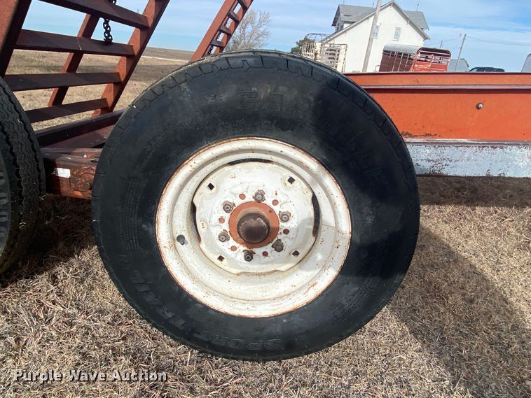 image for item DL1286 2001 New Holland HW320  windrower