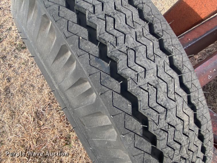 image for item DL1286 2001 New Holland HW320  windrower