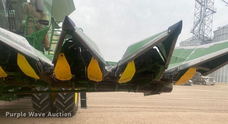 image for item DL1292 John Deere 853A  all-crop head