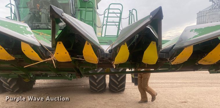 image for item DL1292 John Deere 853A  all-crop head
