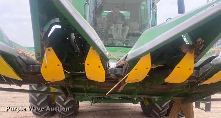 image for item DL1292 John Deere 853A  all-crop head