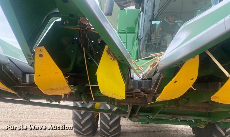 image for item DL1292 John Deere 853A  all-crop head