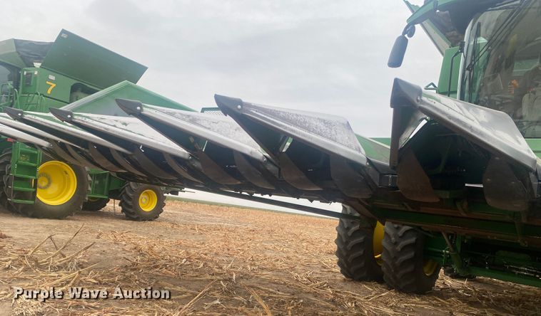 image for item DL1293 John Deere 653A  all-crop head