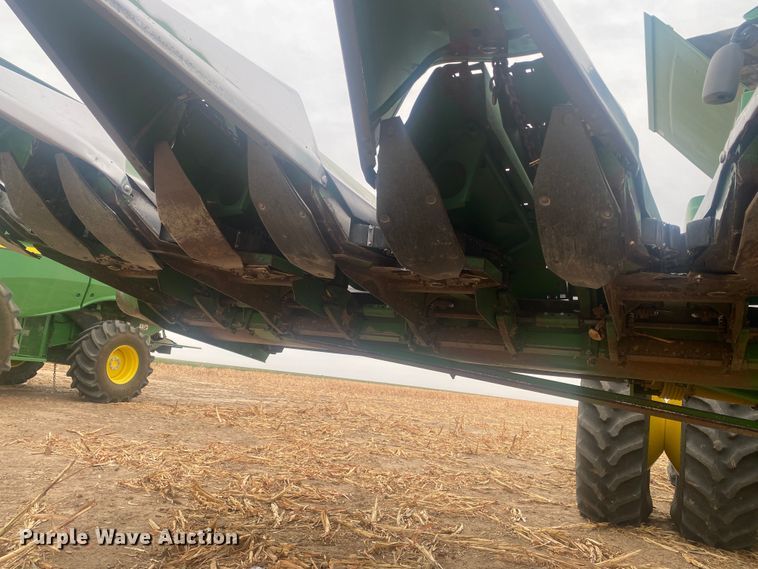 image for item DL1293 John Deere 653A  all-crop head