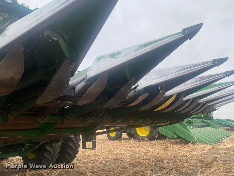 image for item DL1293 John Deere 653A  all-crop head