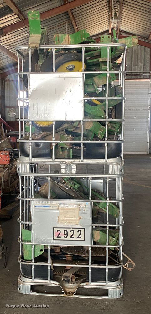 image for item DL1302 Planter row units