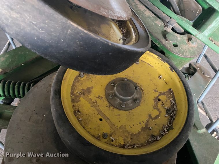 image for item DL1302 Planter row units