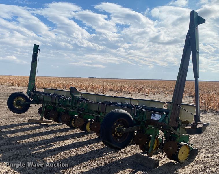 image for item DL1308 John Deere P7100  planter