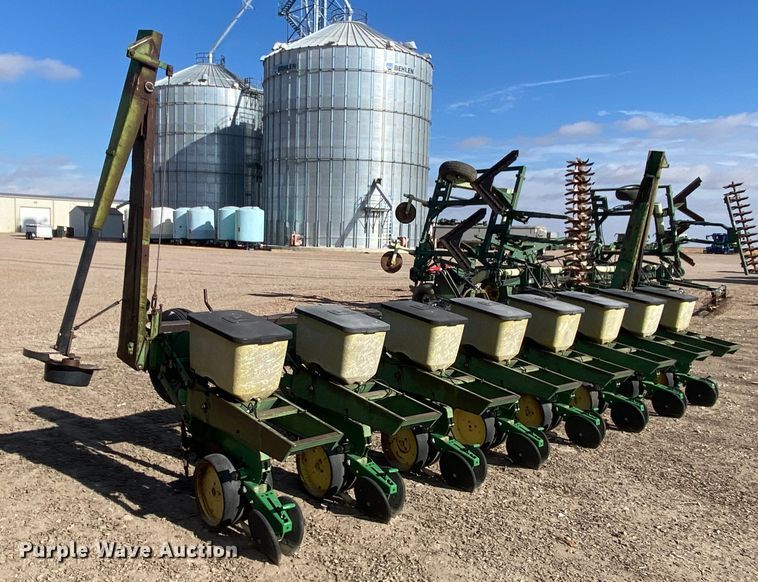 image for item DL1308 John Deere P7100  planter