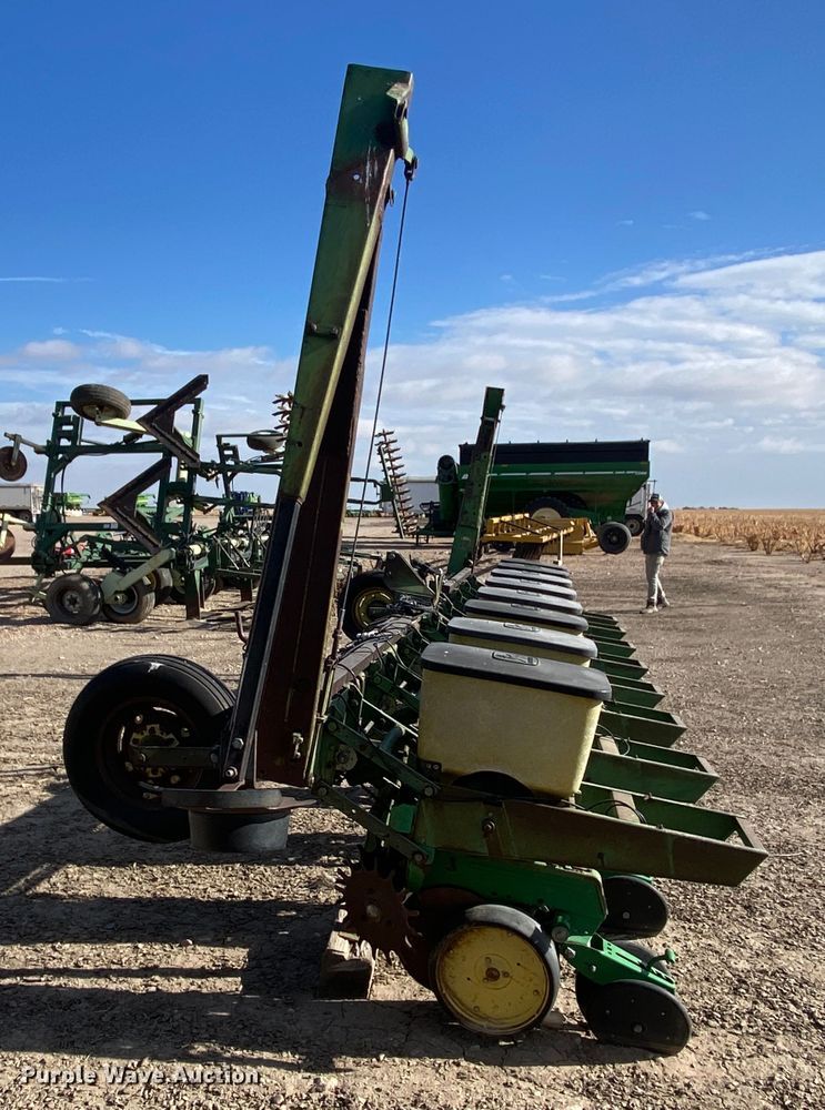 image for item DL1308 John Deere P7100  planter