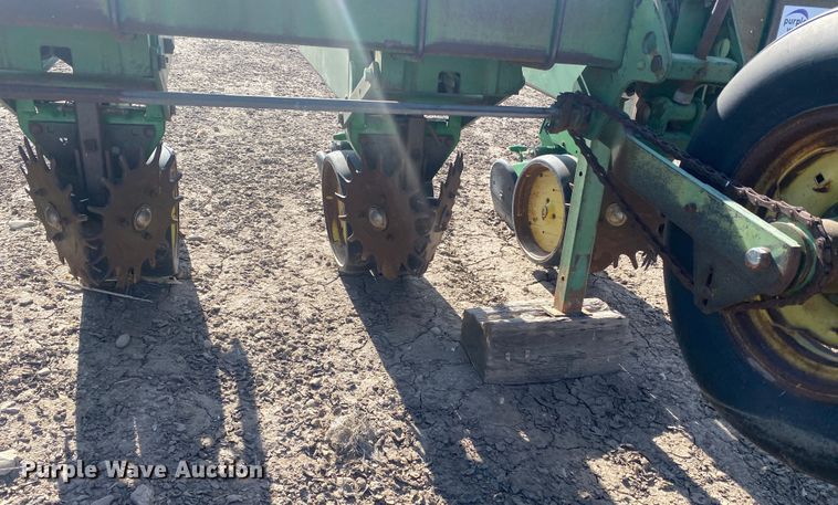 image for item DL1308 John Deere P7100  planter