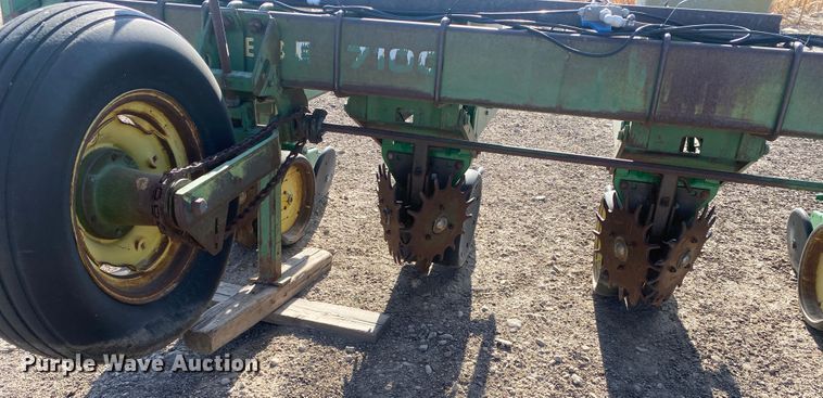 image for item DL1308 John Deere P7100  planter