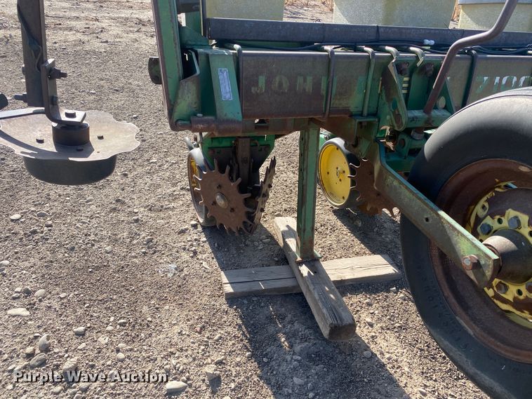 image for item DL1308 John Deere P7100  planter