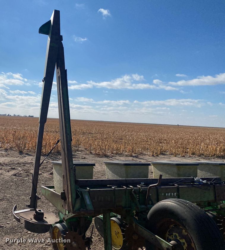 image for item DL1308 John Deere P7100  planter