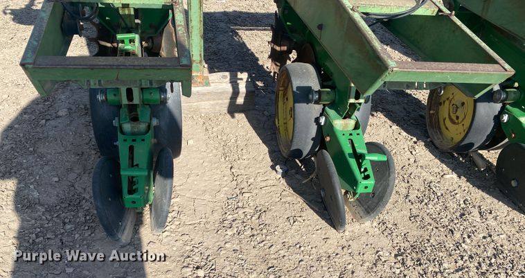 image for item DL1308 John Deere P7100  planter
