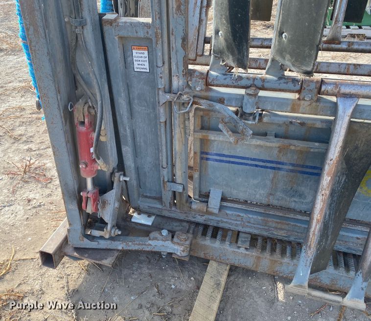 image for item DL1315 Moly  squeeze chute