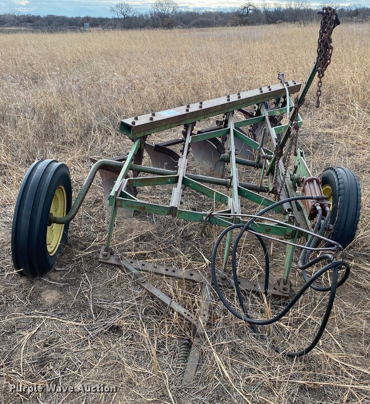 image for item DL1322 John Deere  five bottom plow