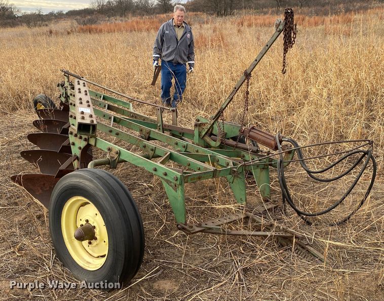 image for item DL1322 John Deere  five bottom plow