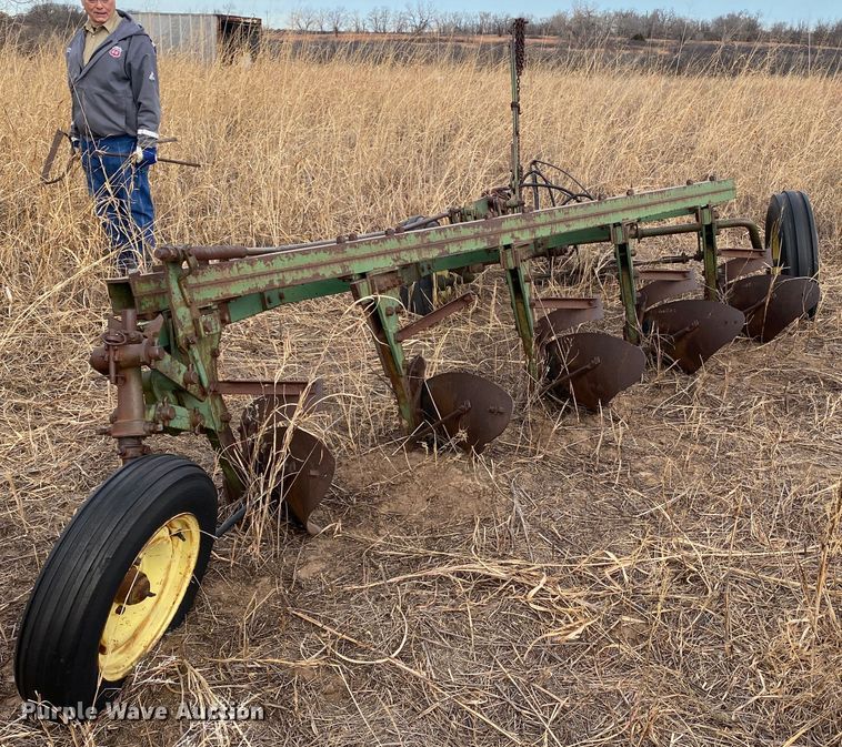 image for item DL1322 John Deere  five bottom plow