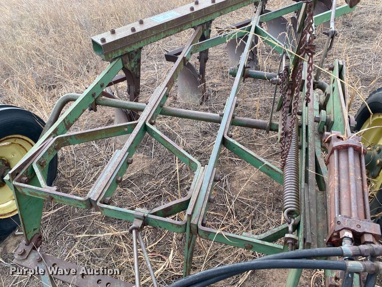 image for item DL1322 John Deere  five bottom plow