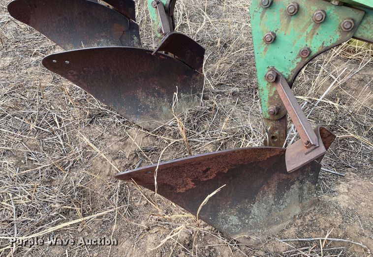 image for item DL1322 John Deere  five bottom plow