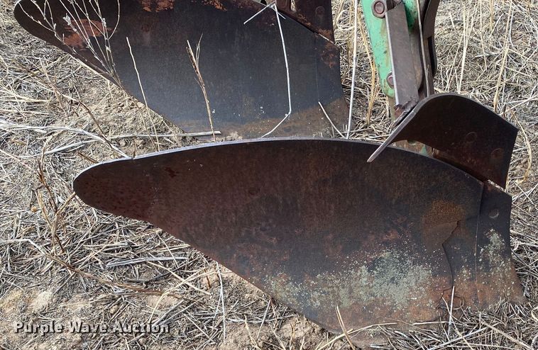 image for item DL1322 John Deere  five bottom plow
