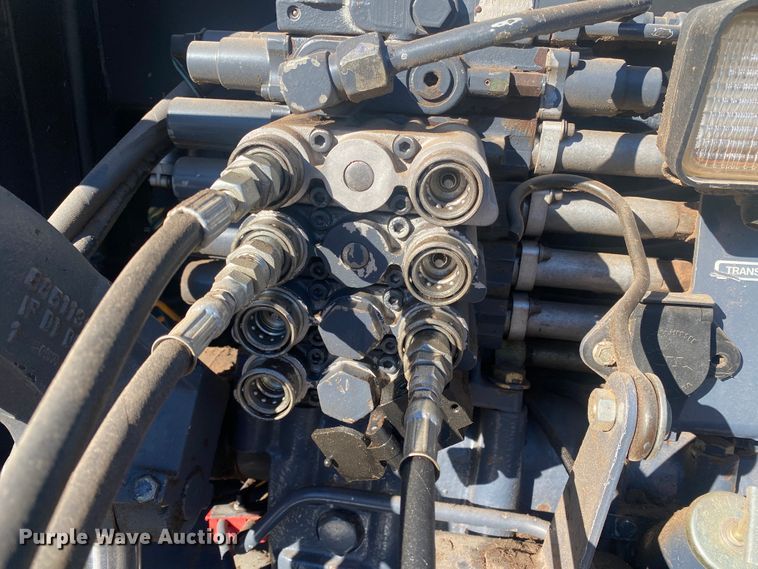 image for item DL1335 1995 Ford 8770  MFWD tractor