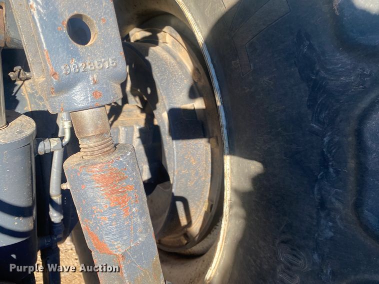 image for item DL1335 1995 Ford 8770  MFWD tractor