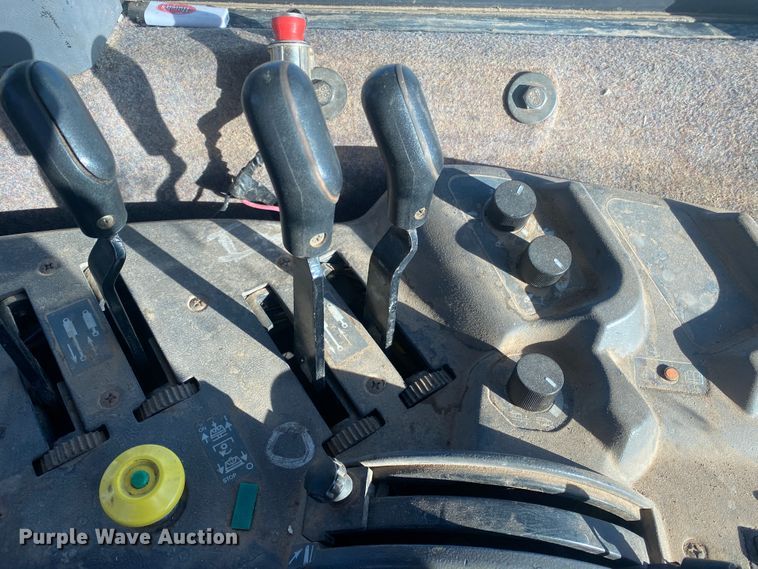 image for item DL1335 1995 Ford 8770  MFWD tractor