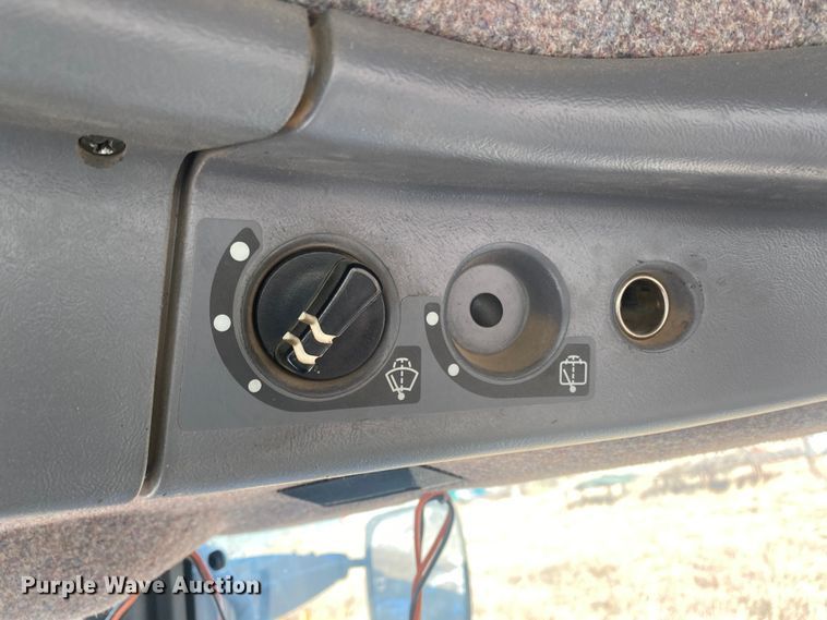 image for item DL1335 1995 Ford 8770  MFWD tractor