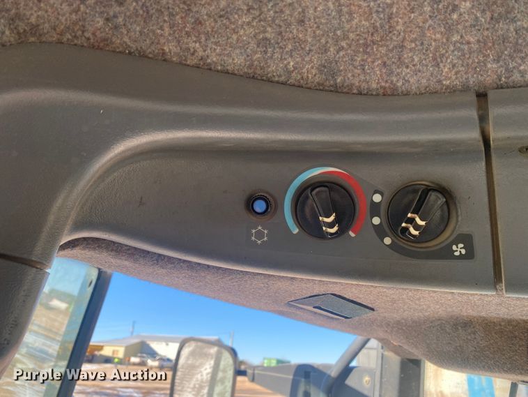 image for item DL1335 1995 Ford 8770  MFWD tractor