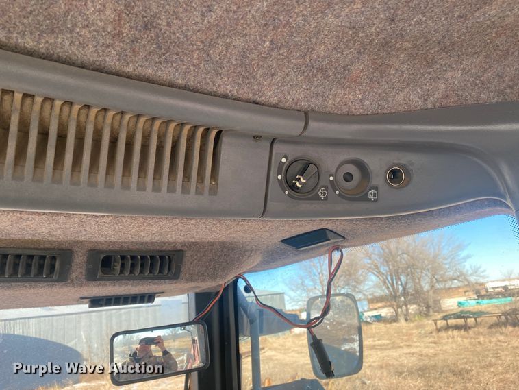 image for item DL1335 1995 Ford 8770  MFWD tractor