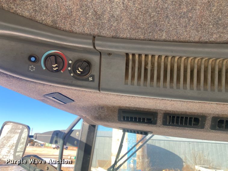 image for item DL1335 1995 Ford 8770  MFWD tractor